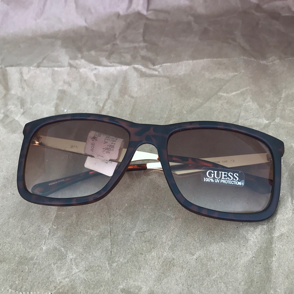 NEW Sunglasses by Guess Tortoise frame 100% UV